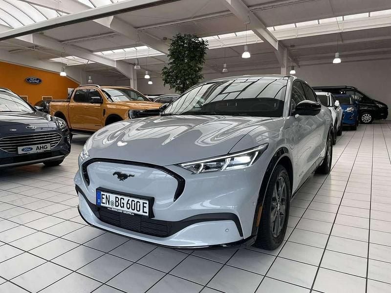 Gebraucht Ford Mustang Mach-E 197 kW (269 PS) 2022 Weiß mitperleffekt metallic SUV