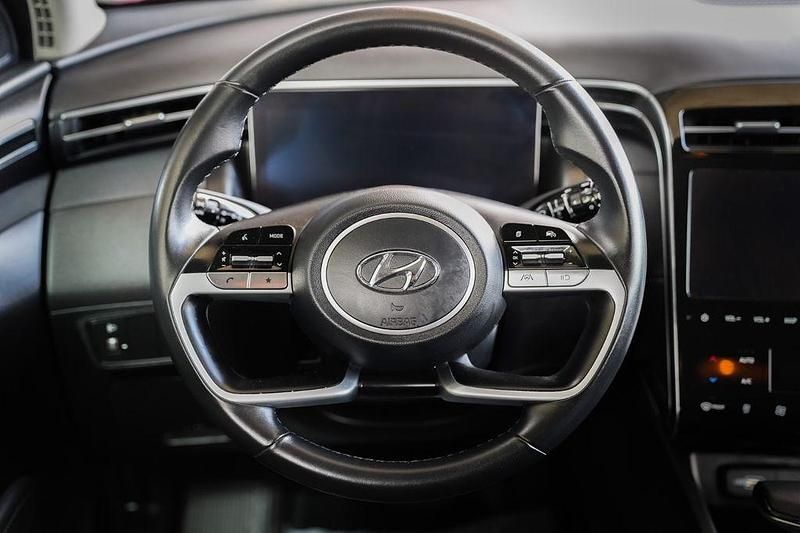 Gebraucht Hyundai Tucson Select 150 PS (110 kW) 2023 Sunset red / mic SUV