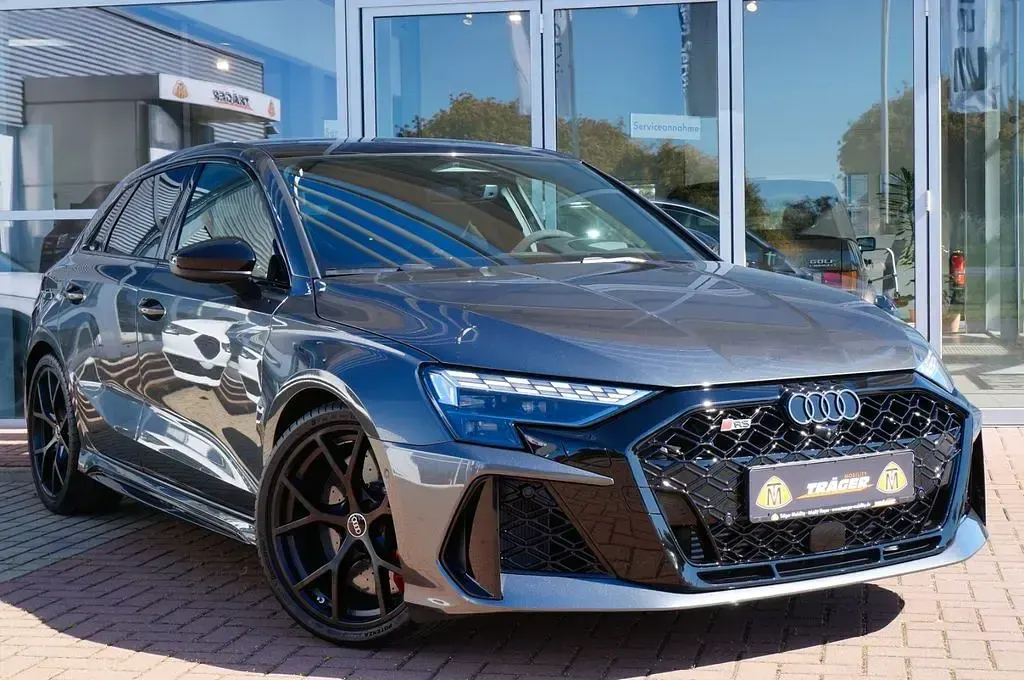 Neu Audi RS3 Sport 400 PS (294 kW) 2026 Daytonagrau perleffekt Limousine