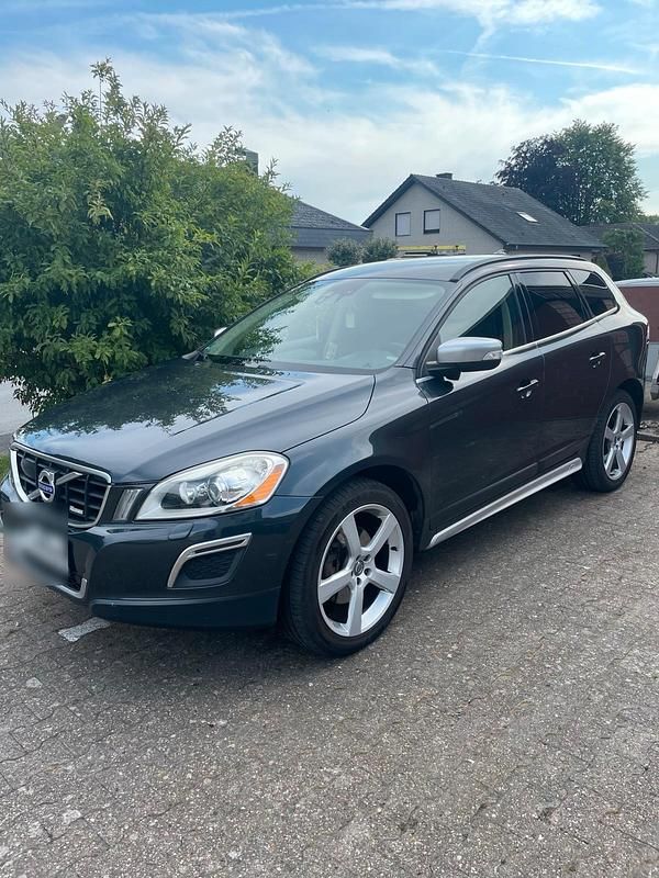 Grau Gebraucht 2011 Volvo XC60 R-Design SUV | 9.000 € - Bild 1/4