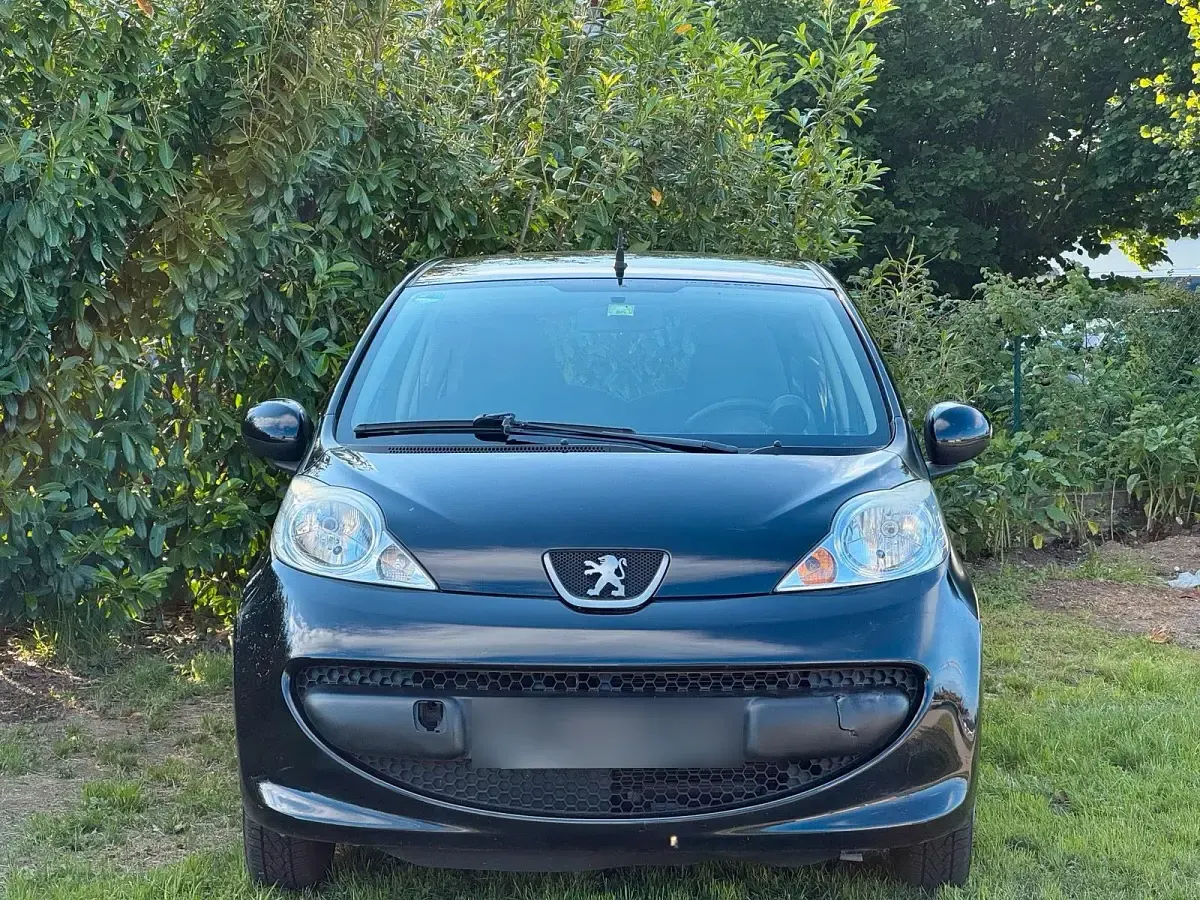 Gebraucht Peugeot 107 68 PS (50 kW) 2008 Schwarz Kleinwagen