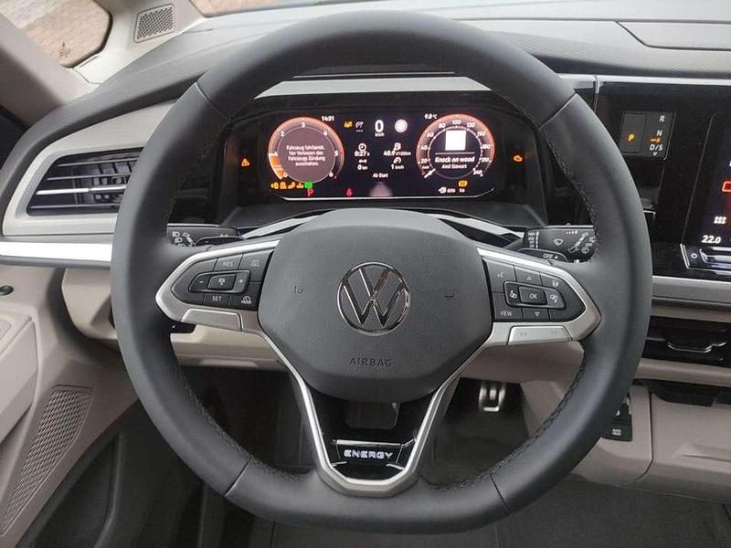 Neu VW Multivan 150 PS (110 kW) 2026 Starlight blue metallic Van