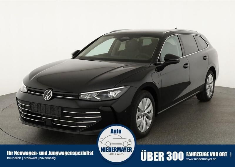 Grenadillschwarz metallic Neu 2025 VW Passat Business Kombi | 43.995 € (Superpreis) - Bild 1/4