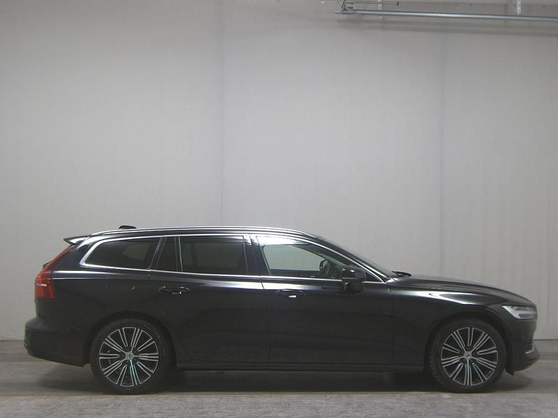 Gebraucht Volvo V60 253 PS (186 kW) 2022 Schwarz Kombi