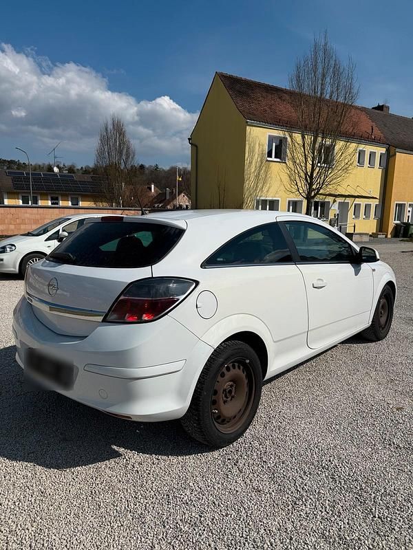 Gebraucht Opel Astra 90 PS (66 kW) 2009 Weiß Coupé