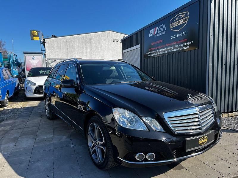Gebraucht Mercedes E200 184 PS (135 kW) 2012 Schwarz Kombi