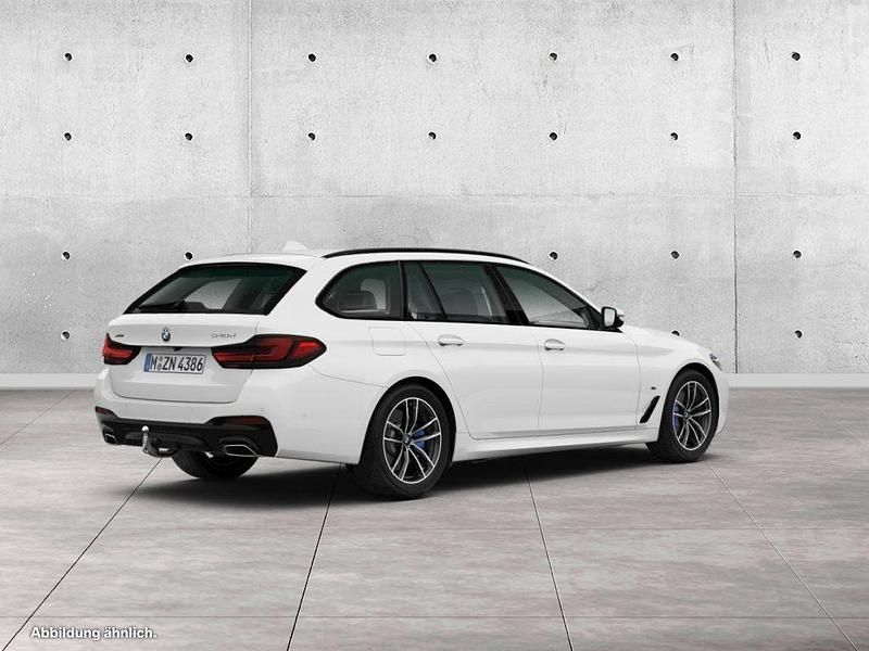 Gebraucht BMW 540 Efficient Dynamics 340 PS (250 kW) 2023 Alpinweiss iii Kombi