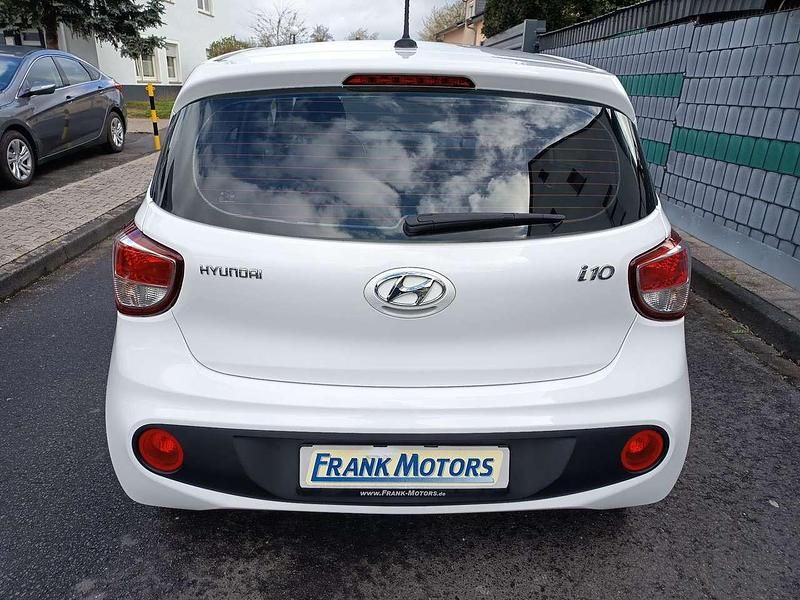Gebraucht Hyundai i10 Style 87 PS (63 kW) 2016 Weiß Kleinwagen