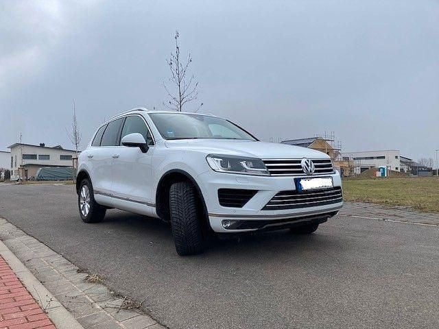Gebraucht VW Touareg 262 PS (192 kW) 2015 Weiß SUV