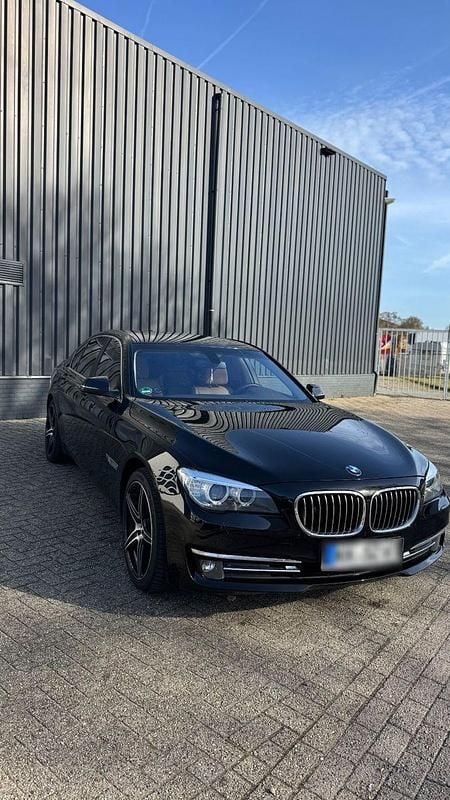 Second-hand BMW 730 258 CP (189 kW) 2012 Negru Berlinǎ