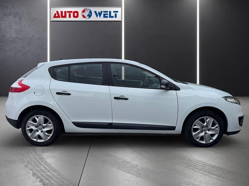 Gebraucht Renault Mégane 101 PS (74 kW) 2013 Weiss Limousine