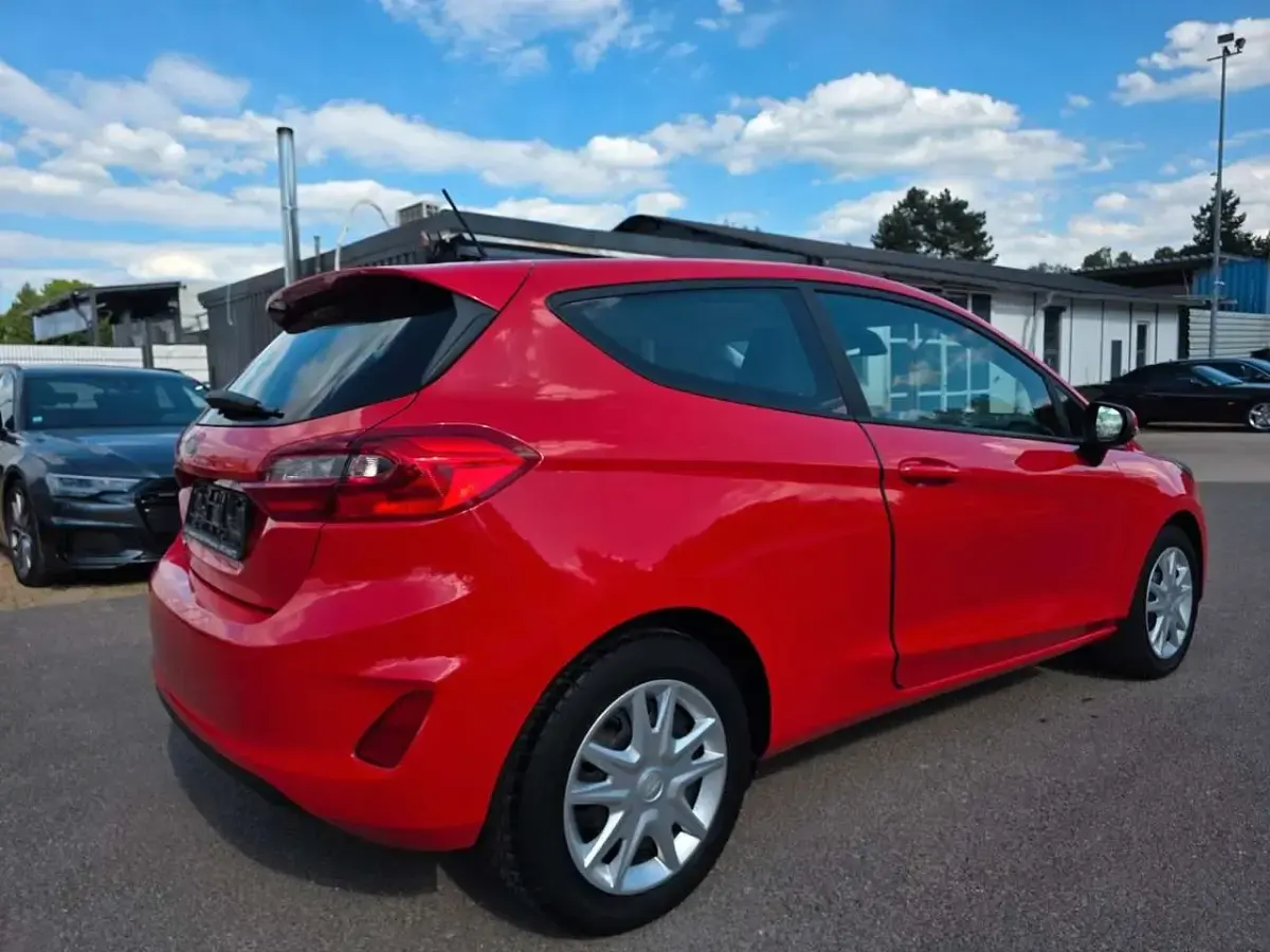 Gebraucht Ford Fiesta Cool & Connect 101 PS (74 kW) 2019 Rot Kleinwagen