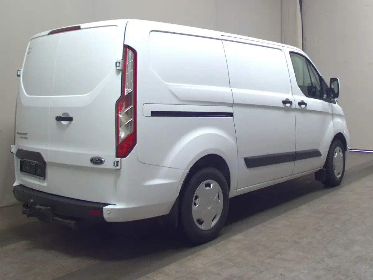 Używany Ford Transit Custom Trend 131 KM (96 kW) 2022 Biały Sedan/Limuzyna