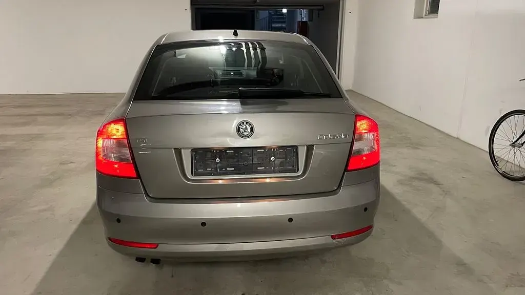 Gebraucht Skoda Octavia Ambition 122 PS (89 kW) 2011 Grau Limousine