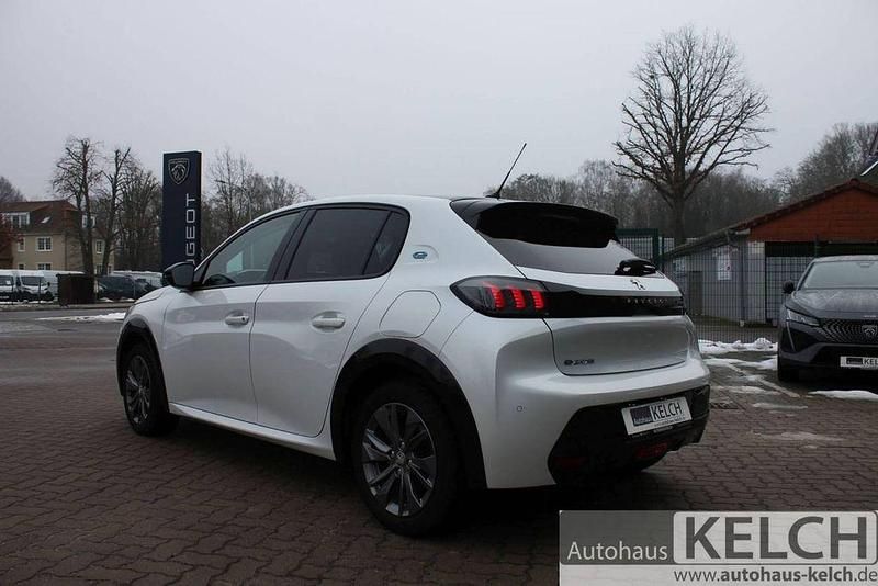 Gebraucht Peugeot e-208 Allure 100 kW (136 PS) 2022 Weiß Kleinwagen