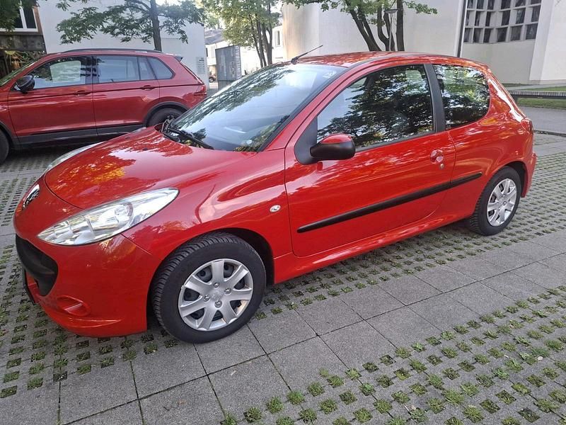 Rot Gebraucht 2011 Peugeot 206+ Kleinwagen | 3.500 € (Etwas zu teuer) - Bild 1/4