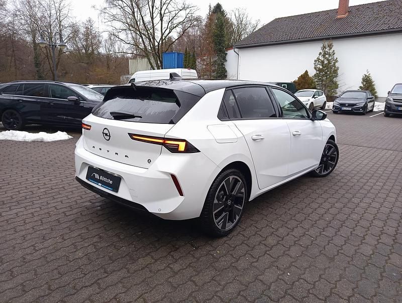 Neu Opel Astra 114 kW (156 PS) 2026 Lack weiss banquise/typ aussenverkleidung spiegel flach standard Limousine