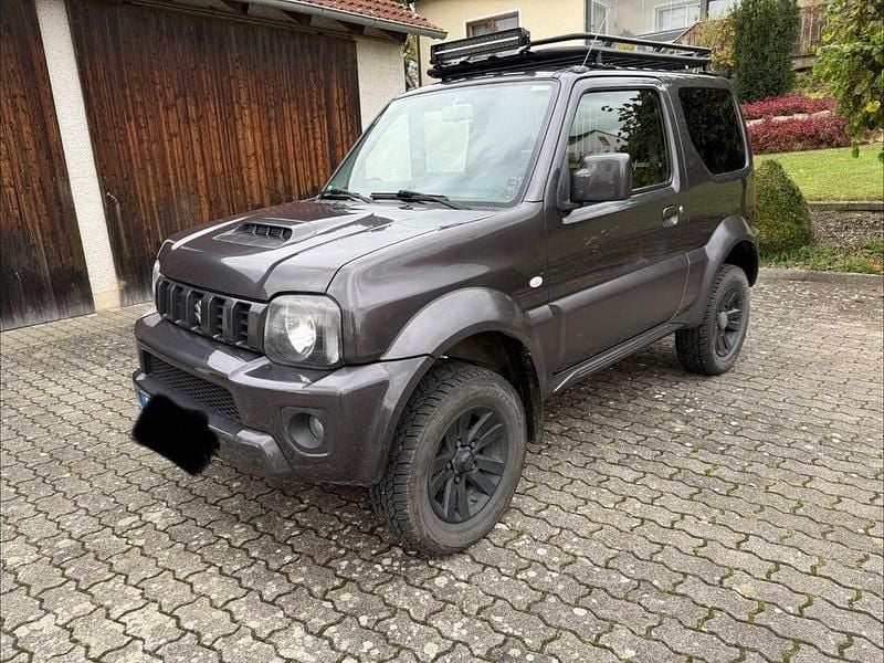 Grau Gebraucht 2013 Suzuki Jimny SUV | 10.700 € (Superpreis) - Bild 1/4