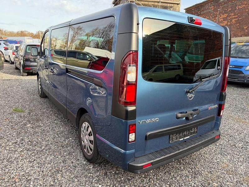 Gebraucht Opel Vivaro 145 PS (106 kW) 2016 Blau Van / Kleinbus