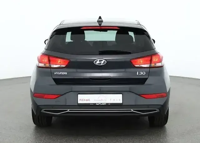 Gebraucht Hyundai i30 120 PS (88 kW) 2021 Grau Limousine