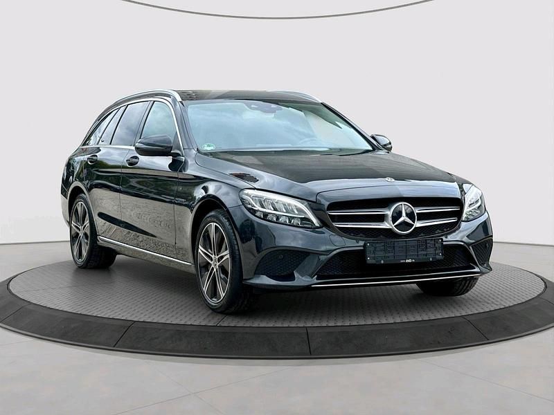 Grau Gebraucht 2020 Mercedes C300e Kombi | 27.200 € (Fairer Preis) - Bild 1/4