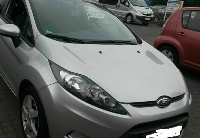 Gebraucht Ford Fiesta Trend 112 PS (82 kW) 2011 Silber metallic Kleinwagen