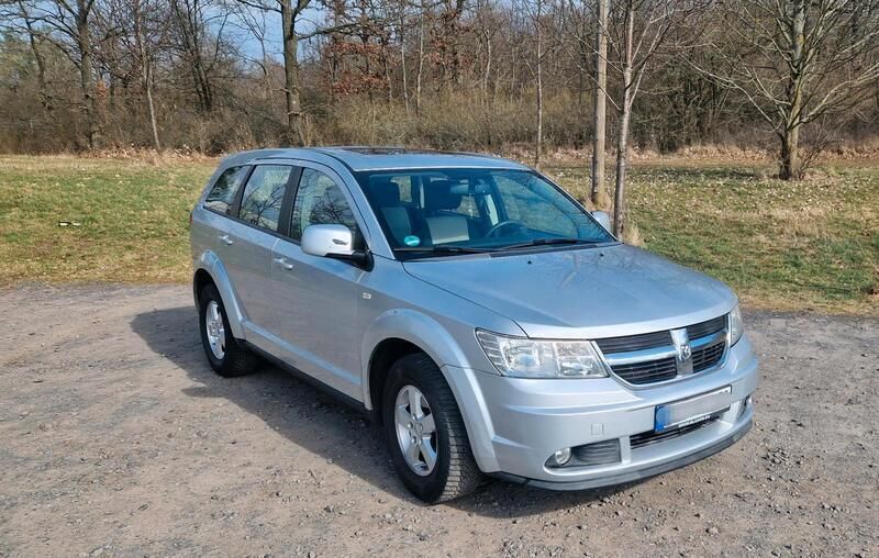 Silber Gebraucht 2011 Dodge Journey SUV | 5.000 € - Bild 1/4