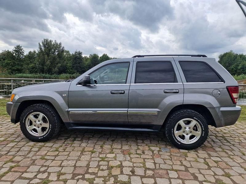 Grau Gebraucht 2007 Jeep Grand Cherokee Limited SUV | 9.000 € (Etwas zu teuer) - Bild 1/4