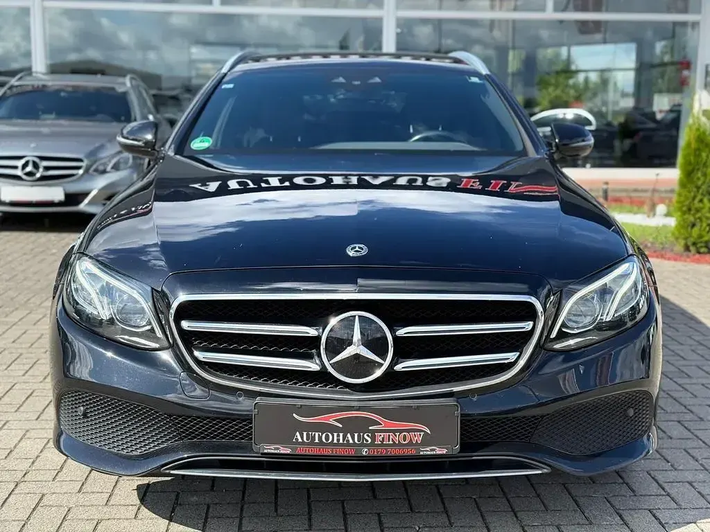 Gebraucht Mercedes E300 Avantgarde 245 PS (180 kW) 2019 Schwarz Limousine