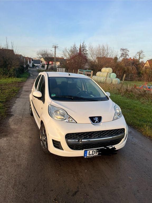 Gebraucht Peugeot 107 Filou 68 PS (50 kW) 2009 Weiß Kleinwagen