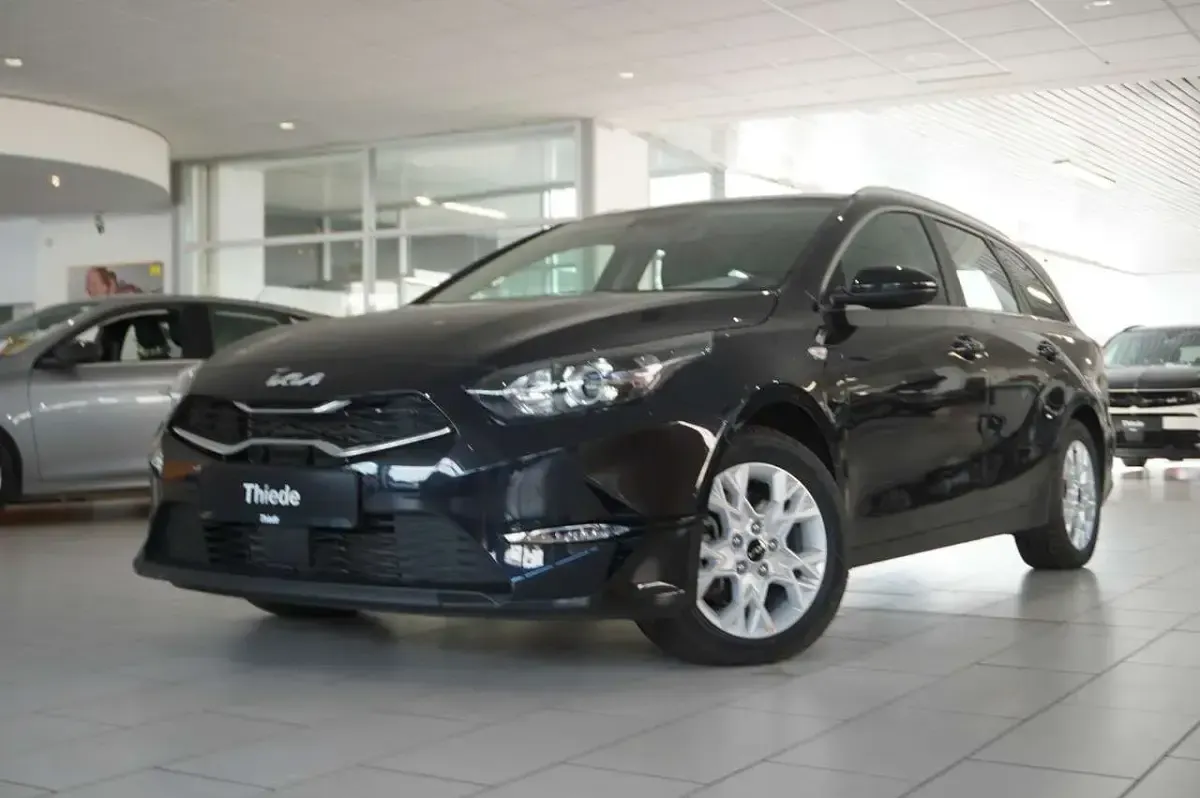 Gebraucht Kia Ceed Sportswagon 136 PS (100 kW) 2023 Black pearl metallic Kombi