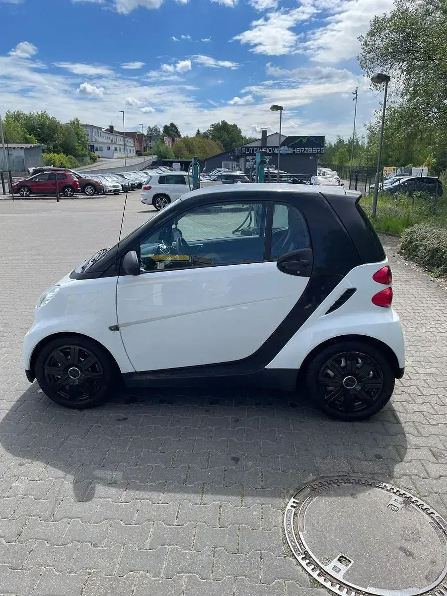 Gebraucht Smart ForTwo Coupé Pure 61 PS (44 kW) 2011 Weiß Coupé
