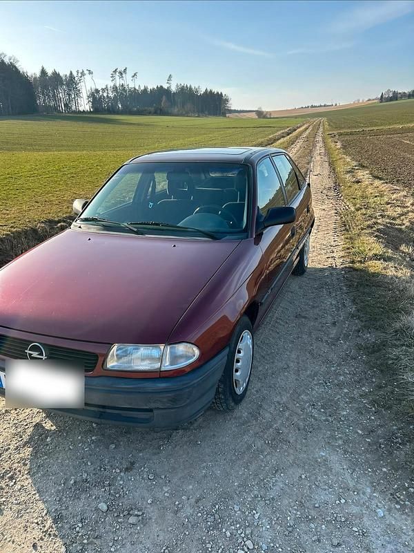 Second-hand Opel Astra 60 CP (44 kW) 1996 Roșu Berlinǎ