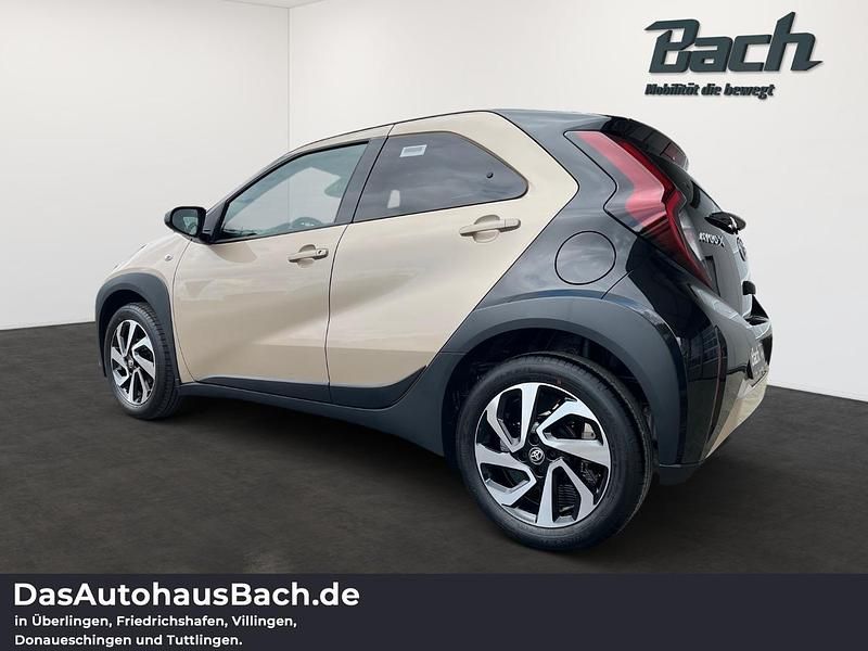 Gebraucht Toyota Aygo X Basis 72 PS (52 kW) 2025 Beige SUV