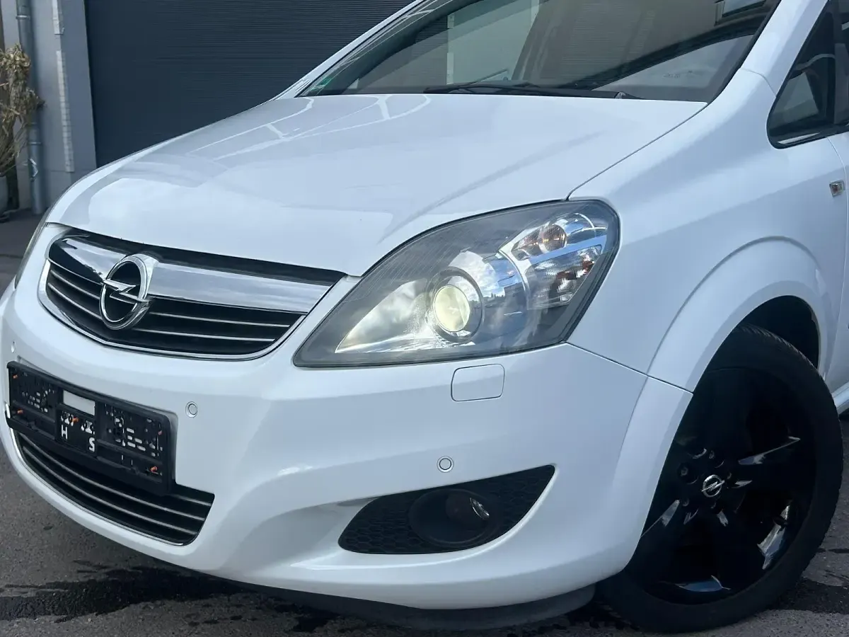 Gebraucht Opel Zafira 125 PS (91 kW) 2013 Weiß Van / Kleinbus