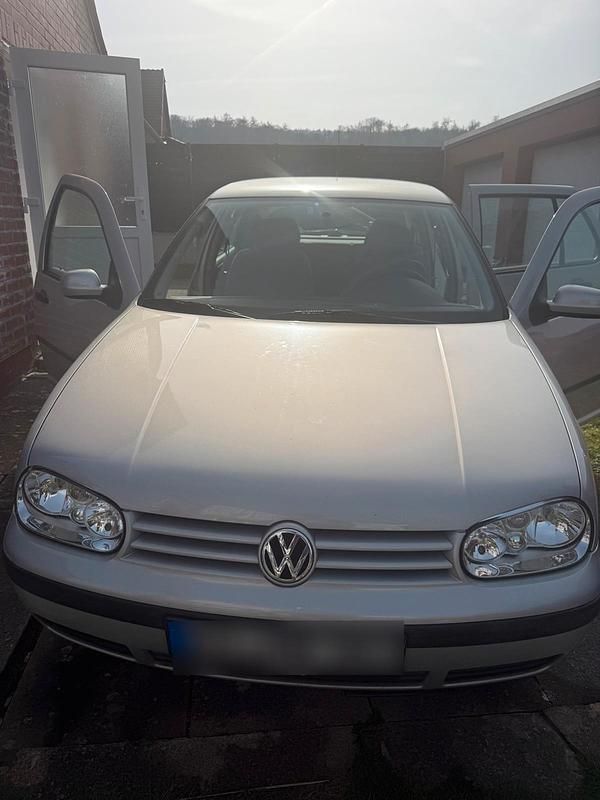 Second-hand VW Golf IV 75 CP (55 kW) 1999 Argintiu Hatchback