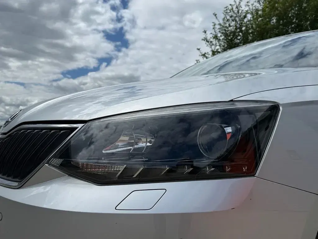 Gebraucht Skoda Fabia Joy 60 PS (44 kW) 2016 Silber Limousine
