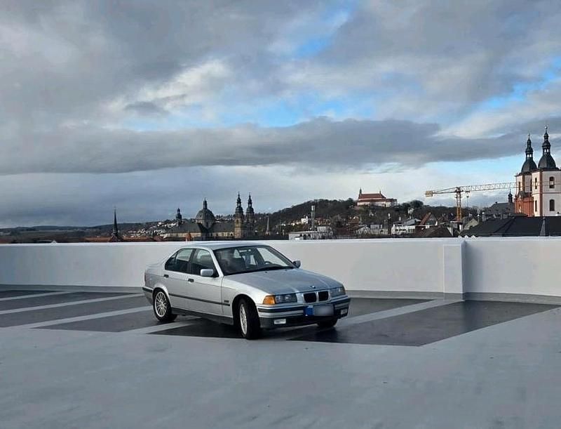 Gebraucht BMW 320 150 PS (110 kW) 1996 Silber Limousine