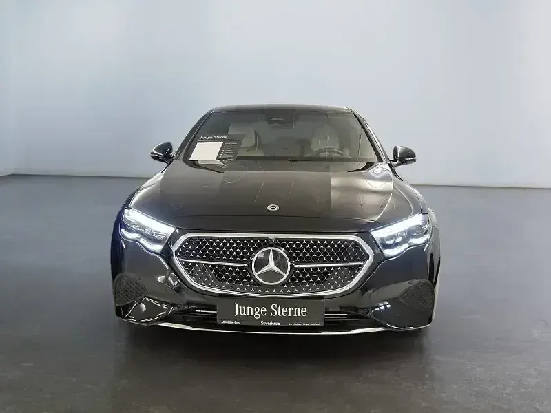 Gebraucht Mercedes E200 Avantgarde 205 PS (150 kW) 2025 Schwarz Limousine