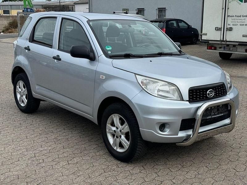 Grau Gebraucht 2010 Daihatsu Terios SUV | 7.950 € (Etwas zu teuer) - Bild 1/4