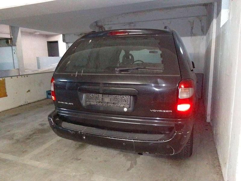 Schwarz Gebraucht 2004 Chrysler Voyager Van / Kleinbus | 699 € (Guter Preis) - Bild 1/4