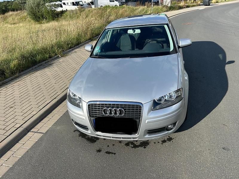 Grau Gebraucht 2006 Audi A3 Sportback Kleinwagen | 2.900 € (Fairer Preis) - Bild 1/4