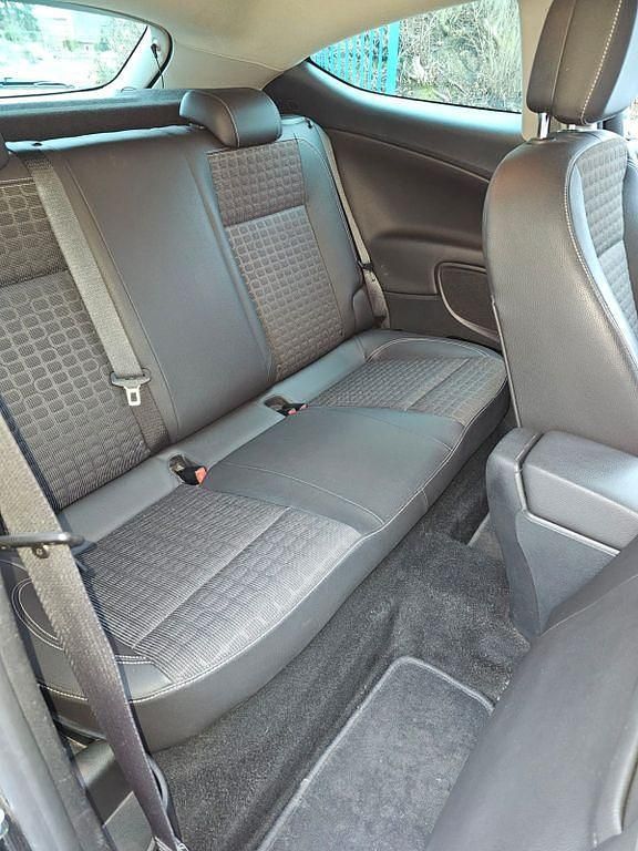 Gebraucht Opel Astra GTC 140 PS (102 kW) 2012 Schwarz Limousine