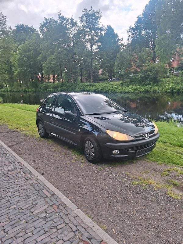 Schwarz Gebraucht 2002 Peugeot 206 Kleinwagen | 1.199 € - Bild 1/4