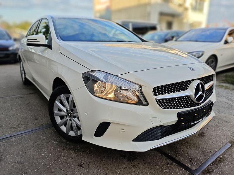 Weiß Gebraucht 2018 Mercedes A160 Limousine | 14.900 € (Guter Preis) - Bild 1/4