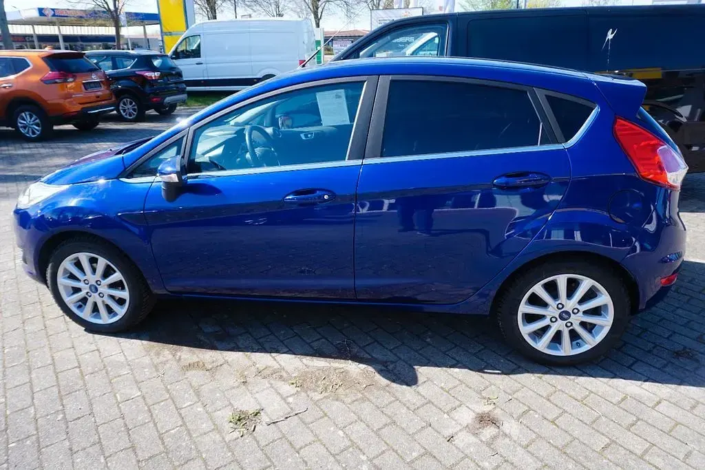 Gebraucht Ford Fiesta Titanium 92 PS (67 kW) 2015 Indic blau met. (metallic) Kleinwagen