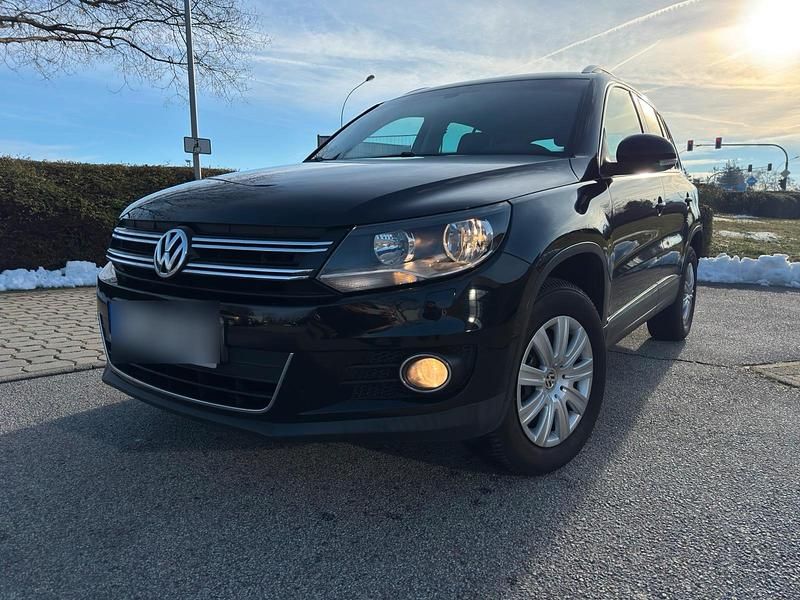 Schwarz Gebraucht 2012 VW Tiguan SUV | 12.000 € (Etwas zu teuer) - Bild 1/4