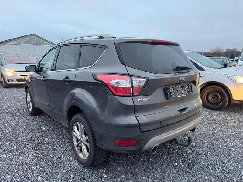 Gebraucht Ford Kuga Titanium 150 PS (110 kW) 2019 Grau SUV