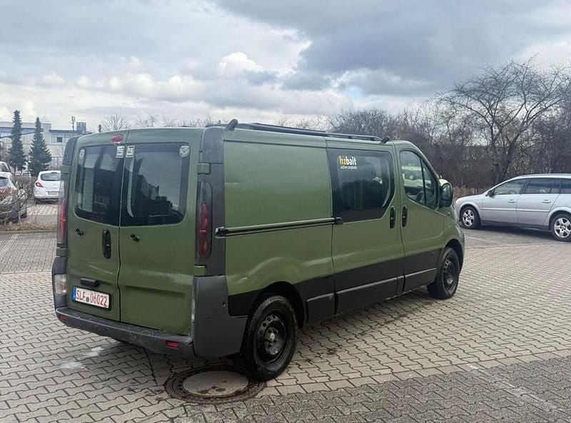 Second-hand Renault Trafic 90 CP (66 kW) 2003 Verde Monovolum