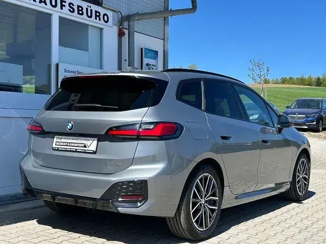 Gebraucht BMW 220 Active Tourer M Sport 170 PS (125 kW) 2025 Grau Van / Kleinbus